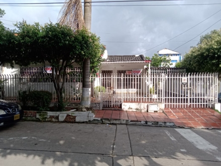 Casa DE ESQUINA en Barrio La Castellana 1 Piso 